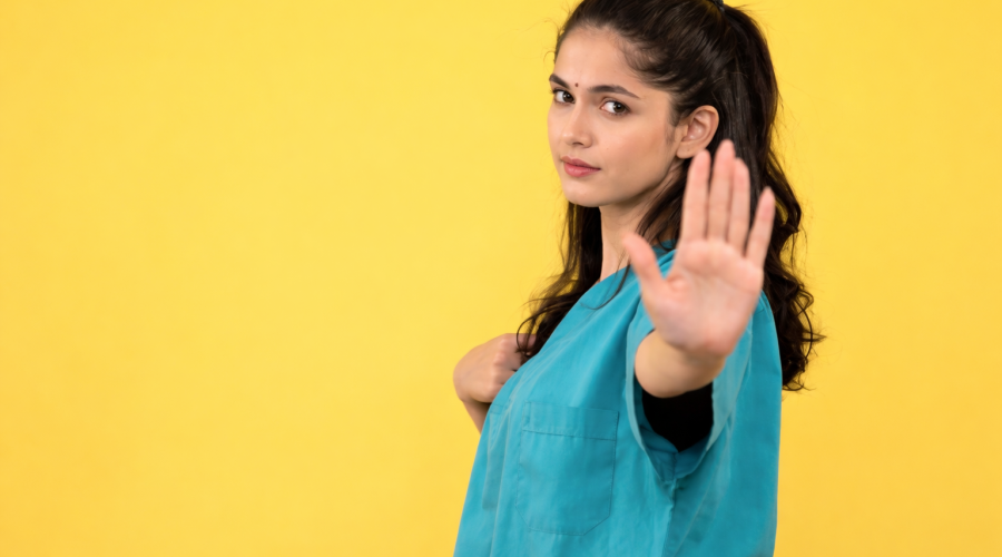 Las pacientes que se someten a una cirugía de retiro de biopolímeros pueden tener un mayor riesgo de infección, especialmente si hubo inflamación previa. Un protocolo de cuidado estricto reduce significativamente este riesgo