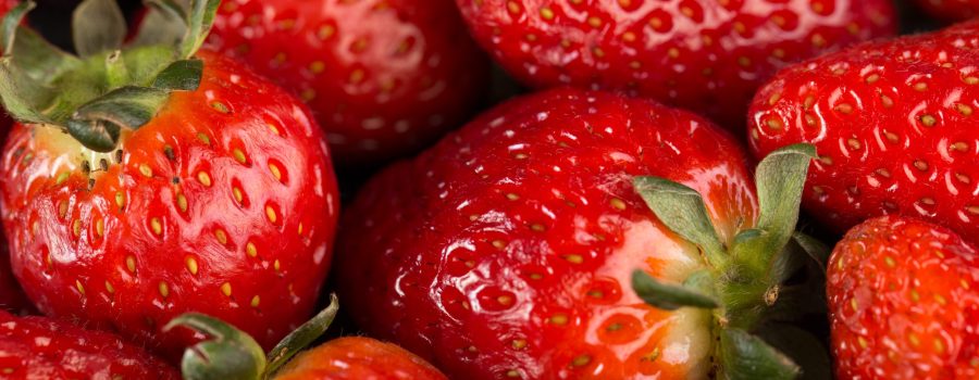 Garantizar niveles adecuados de Vitamina C antes de una cirugía de retiro de biopolímeros es crucial.